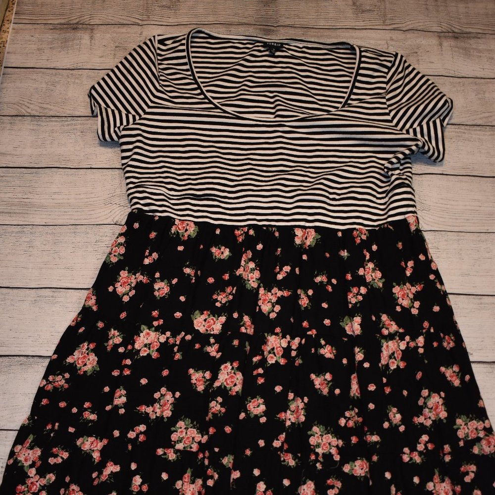 Torrid Striped Floral Skater Dress, Size 3, Size 3x, Size 22-24